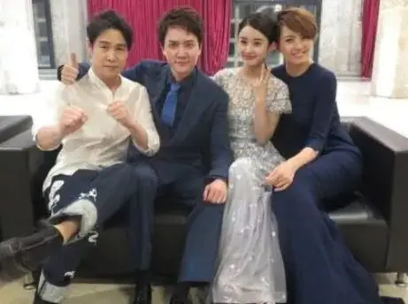 难怪赵丽颖从不晒公婆,看到两人的合照后,网友:这颜值谁敢晒啊_腾讯