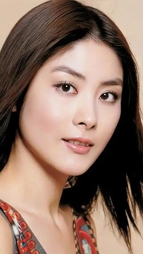 知名天后近况曝光!50岁穿透视装仍显好身材,仍对坐车有心理阴影