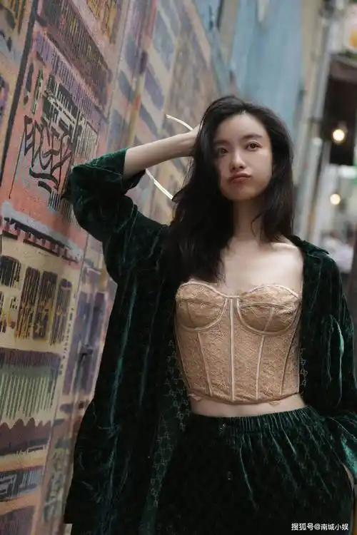 气场强大的倪妮,高端颜值完美身材真是狂野十足,妥妥的女王范_认可