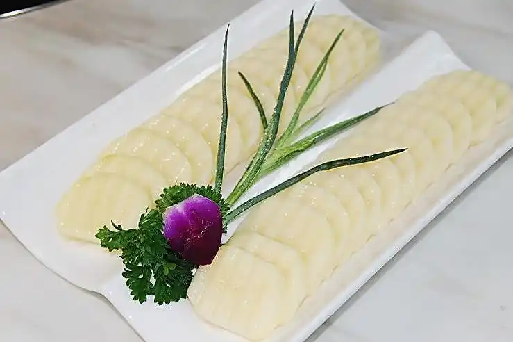 在冬天的时候,这盘土豆可以下火锅吃哦,吃着特别的暖和