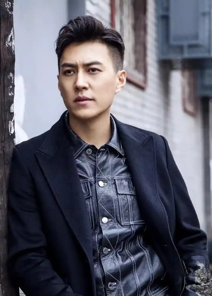 中年男演员魅力逆袭:岁月沉淀下的"叔圈"风华 随着时光流逝,一些中年