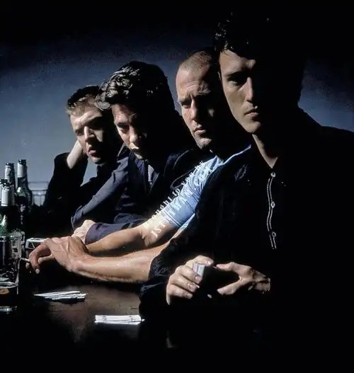 两杆大烟枪 剧照 1043x1100 - 春晓影视