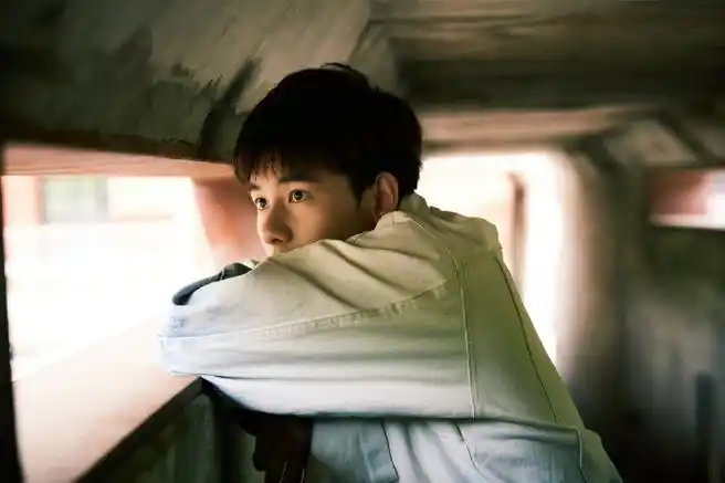 将抽一位粉丝送上签名拍立得哦~#胡先煦21岁