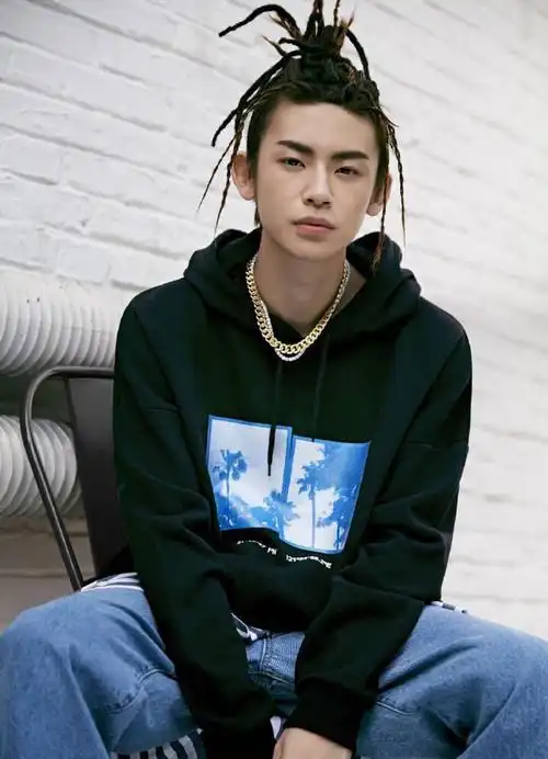 小鬼王琳凯的中分新发型,你们能get到吗?