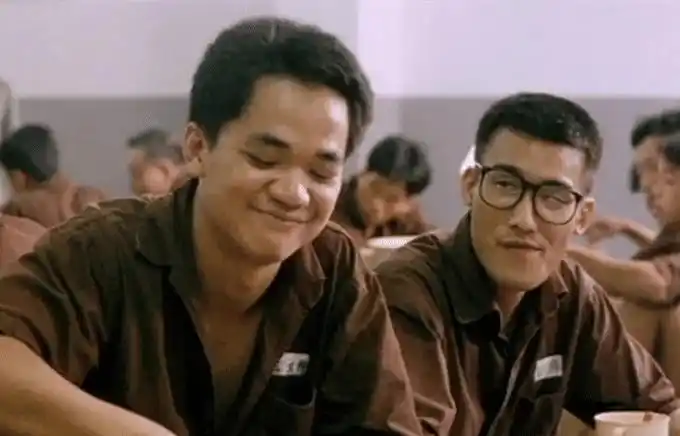 "傻标"黄光亮被困电梯内,淡定自拍还开心唱歌,笑称人生第一次