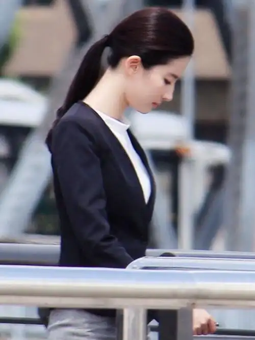 刘亦菲《第三种爱情》唯美花絮照,成熟优雅颜值真高