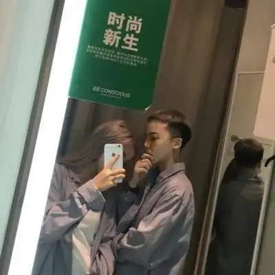 拿手机挡脸看不见脸的情侣头像