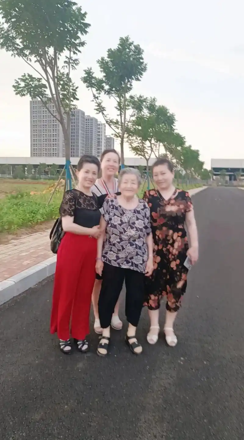 和大家分享一下和妈妈妹妹在一起的开心时刻 - 抖音