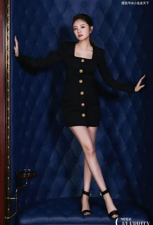 安以轩时尚美腿写真