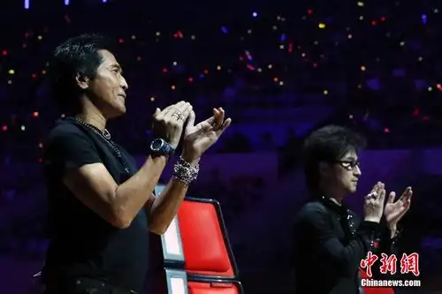 张碧晨好声音夺冠 邓超变"跑男"踢馆