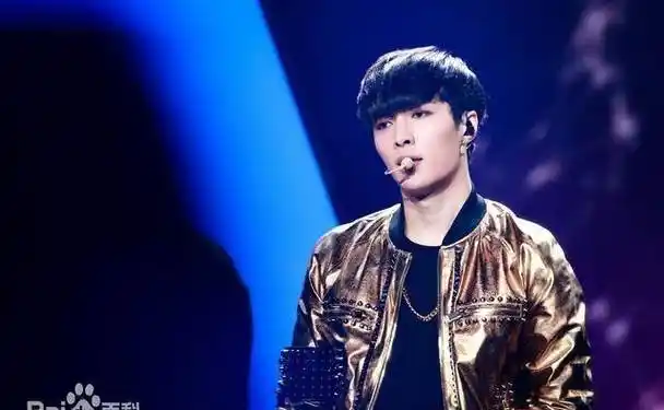 张艺兴也不可能在综艺里调侃金钟仁跳舞好,更不可能在综艺里介绍自己