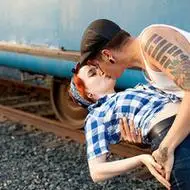 高清欧美情侣浪漫亲吻头像