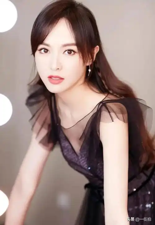 穿紫色礼服的女明星谁最美美得不可方物