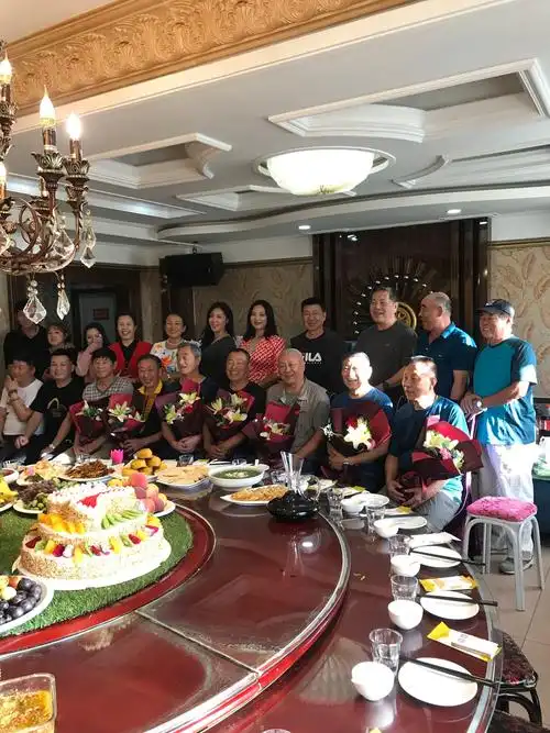 与共和国同龄——大家庭兄弟姐妹为大哥庆祝生日宴会2019～9～10