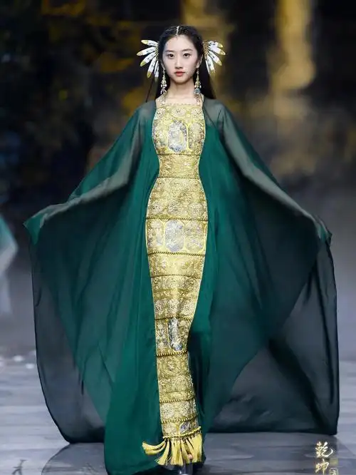 day48熊英盖娅传说2022ss中国国际时装