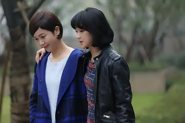 《守婚如玉》曝剧照 小军师张瑶成"电话狂魔"