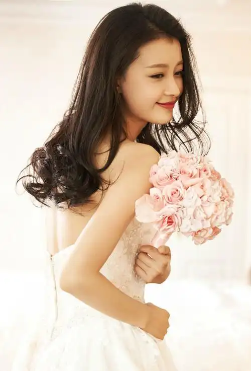 孙怡性感迷人婚纱写真图片26