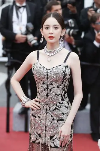 时尚壁纸,明星壁纸,古力娜扎,戛纳电影节,时尚,长裙,气质,美艳,大长腿