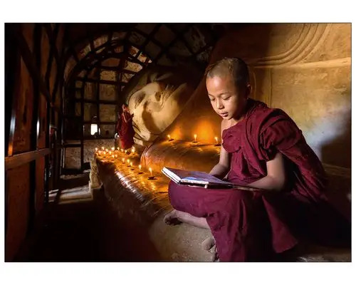 诵经的小和尚 - 人物类 摄影大赛2015 - 国家地理中文网