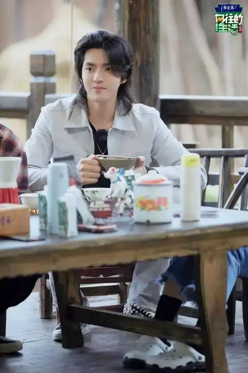 为了成为大碗宽面代言人吴亦凡做了这些改变