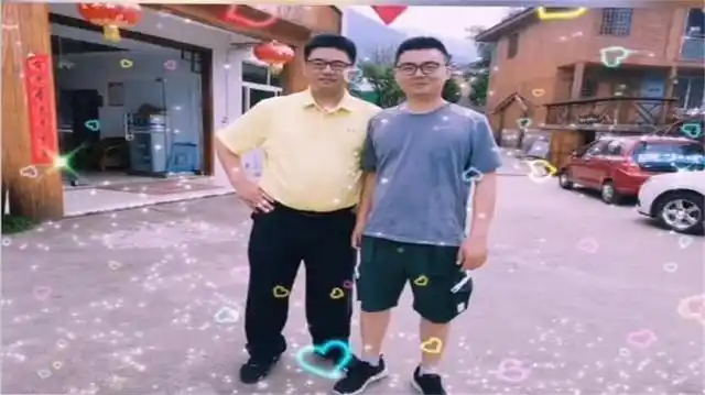 郭威和舅舅太像了!身高,脸型,眼镜都一样,简直就是复制粘贴