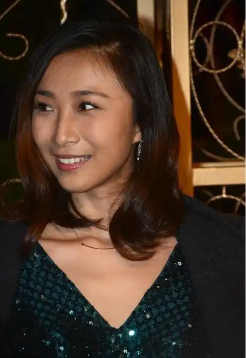 孙红雷妻子高级感暗色系服装演员孙红雷的妻子简介