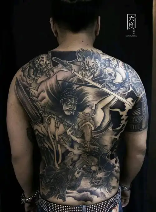 满背钟馗纹身图片_背部老传统新传统纹身图案
