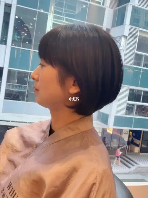 精致女生短发柔美波波头