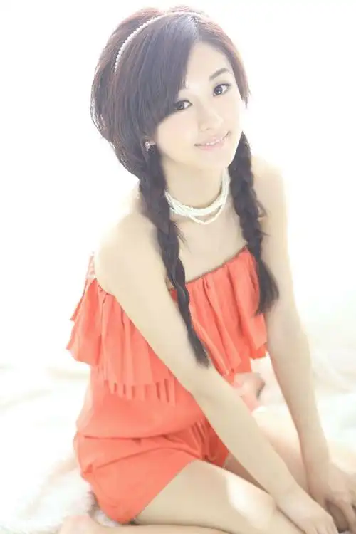 赵丽颖早期写真甜美可爱表情搞怪就是造型略土了点