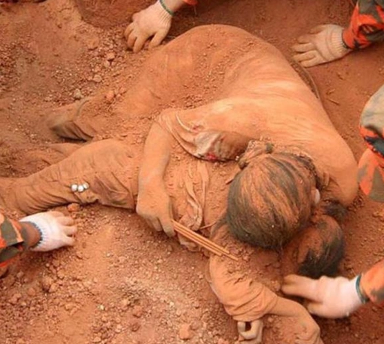 让人澿然泪下的母爱照妈妈真的太伟大母爱也如山