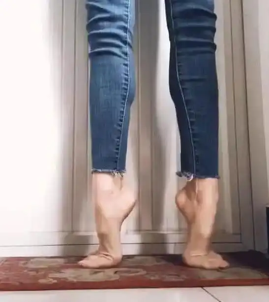 抖音最贵"芭蕾脚"走红,当她踮起脚尖,网友泪目:好心疼