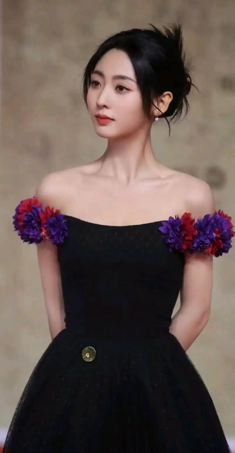 小仙女邢菲高清写真美图,水灵秀气,美丽动人