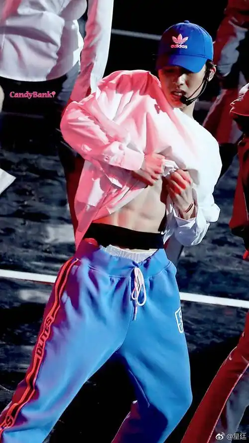 朱正廷汇总图楼:主更腹肌/腰