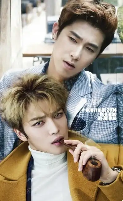 金在中这张图片的另一张配图郑允浩.