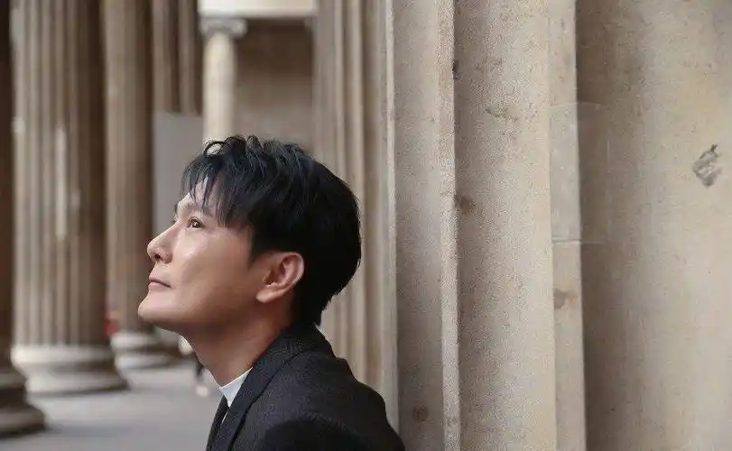 80年代情歌第一人,53岁的他零绯闻,翻唱王菲经典歌曲引期待_张信哲