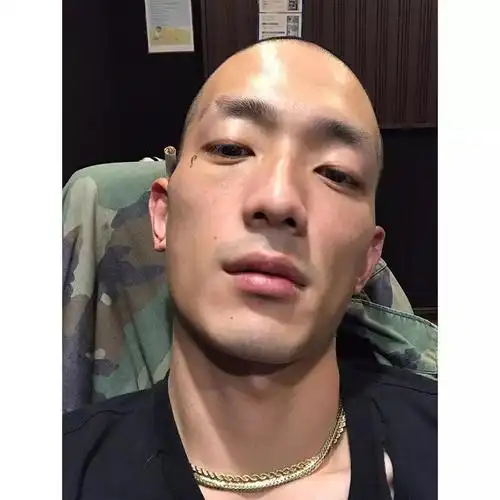 韩国寸头超模朴成镇代言海澜之家推出说唱单曲我超可以