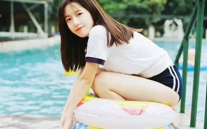 日系体操服美女唯美写真图片桌面壁纸