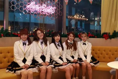 蜜蜂少女队登台表演透露新ep将展现性感舞蹈