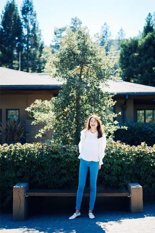 已经当妈的张子萱春夏季如此穿陈赫未免太有眼福了吧