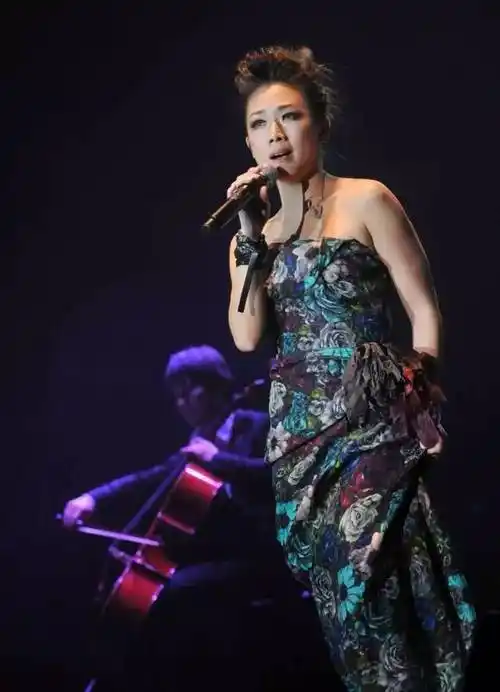 林忆莲《歌手》夺冠:陪了我们30年,她为什么还能赢得这么好看?