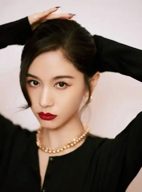 原创王子文某活动造型泡泡袖复古连衣裙梯形领口设计时尚又时尚