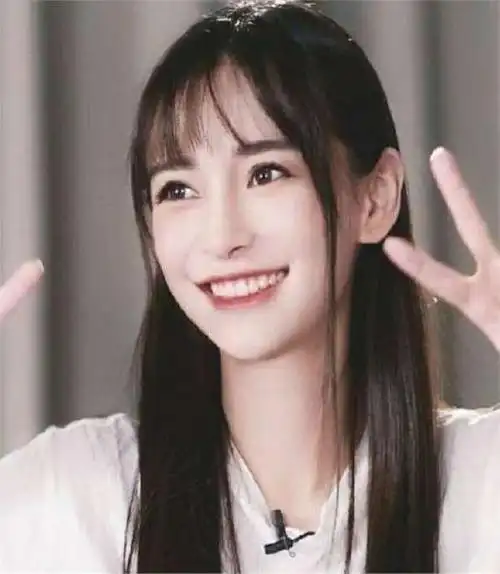 被资本放弃,复出宣告失败,如今35岁的杨颖过的怎么样了