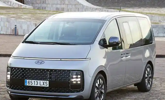 现代新mpv曝光内饰像奔驰s级年内引入尺寸超别克gl8