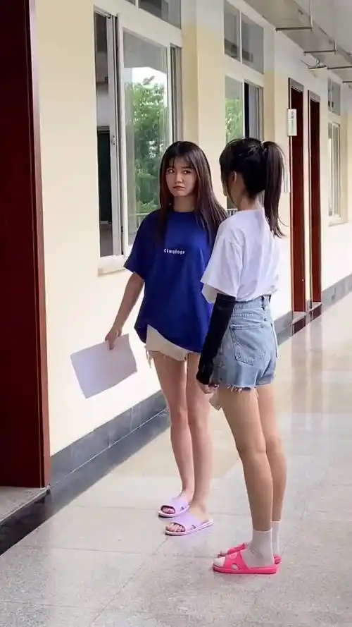 我要上热门#不让穿拖鞋上课怎么办呢,知法犯法会不会被逮捕.