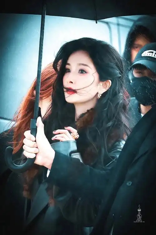 杨幂##杨幂总裁出街##杨幂工作室的审美