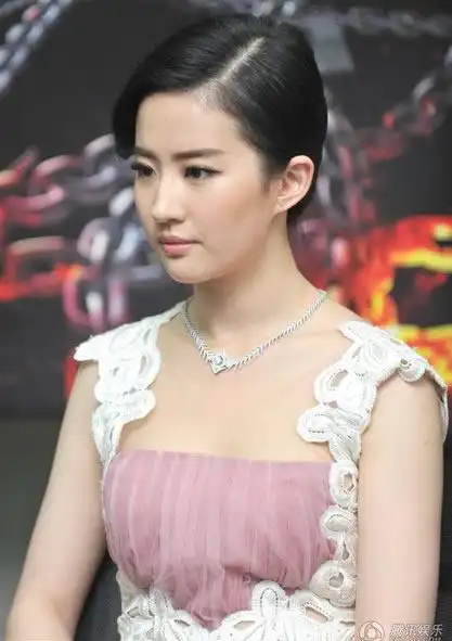 娱乐 刘亦菲 > 正文   2013年9月报道刘亦菲亮相《四大名捕2》发布会