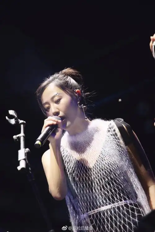 陈粒哈尔滨魔方音乐节