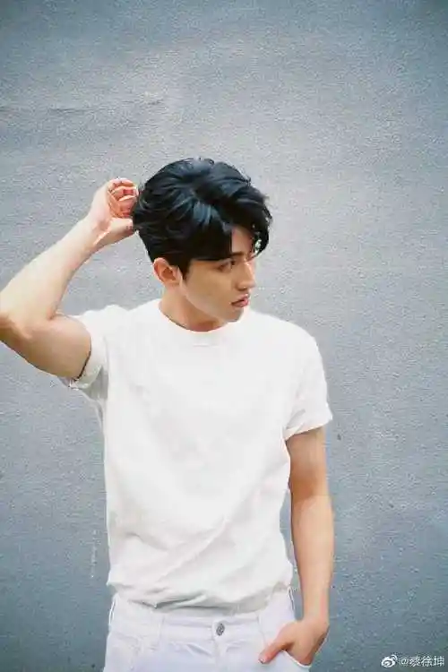 哥哥的白色t恤#蔡徐坤#|#蔡徐坤ins