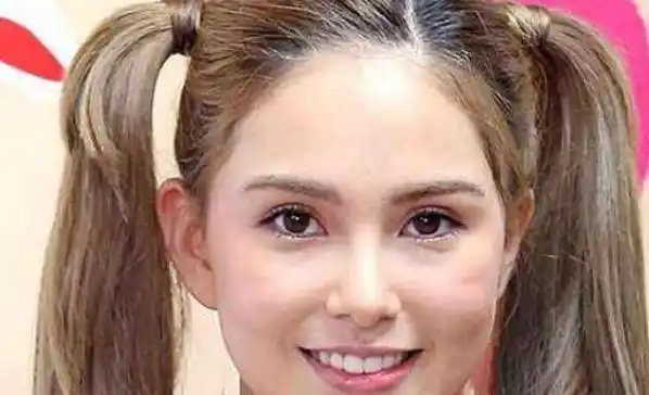 昆凌17岁就跟周杰伦交往,曾经的照片都能体现周杰伦很幸福_模样_妻子