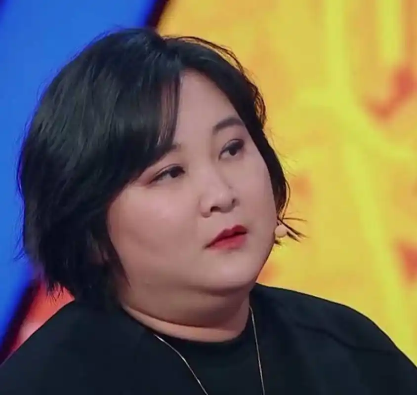 都在求问贾玲口红色号而我震惊于华晨宇是谁八连